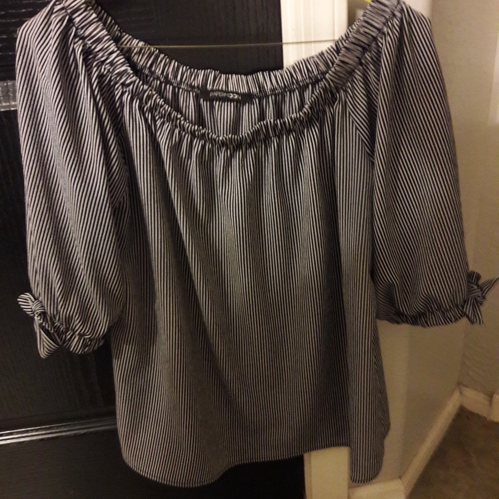 Such a cut striped blouse!